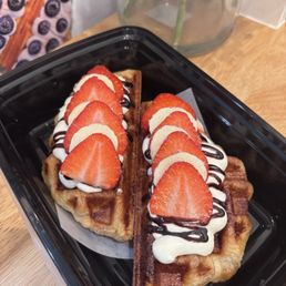 Strawberry banana croffle Strawberry banana croffle