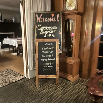Strawberry Valley Inn - Lobby - Hotels Near Me - Mount Shasta, California Strawberry Valley Inn - Lobby - Hotels Near Me - Mount Shasta, California