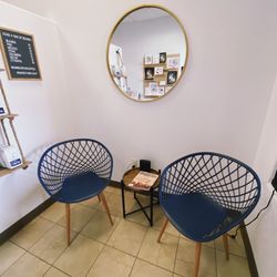 Candlestick Coffee Roasters - Seating area