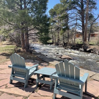 Riversong Inn Retreat - Lots of chairs by the riverside - Bed & Breakfast Near Me - Estes Park, Colorado Riversong Inn Retreat - Lots of chairs by the riverside - Bed & Breakfast Near Me - Estes Park, Colorado