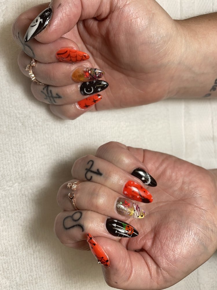 Spicy Nail Studio Logo