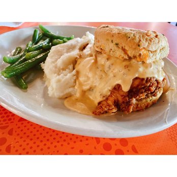 Cretia's Eatery & Bake Shoppe - Grandmas Smothered Chicken - Bakeries Near Me - Dallas, Texas
