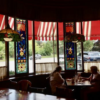Walker Bros. The Original Pancake House - Colorful and elegant decor. - Breakfast & Brunch Near Me - Wilmette, Illinois Walker Bros. The Original Pancake House - Colorful and elegant decor. - Breakfast & Brunch Near Me - Wilmette, Illinois