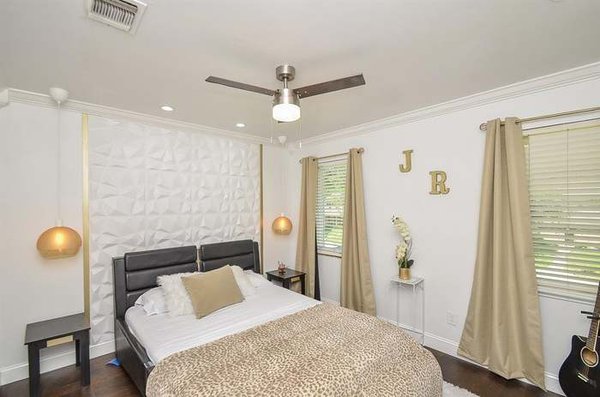 G&R Remodeling And Roofing Logo