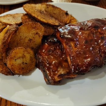 Harold's Inn - Half Rack of BBQ Ribs with their famous potatoes - New American Near Me - Aliquippa, Pennsylvania