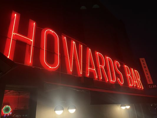 Howards Bar & Club by null