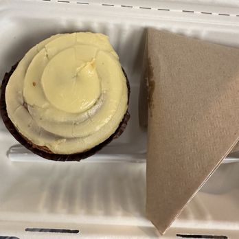 Palate Coffee Roasters - Cinnamon Roll with Cream Cheese Icing - Coffee & Tea Near Me - Sanford, Florida