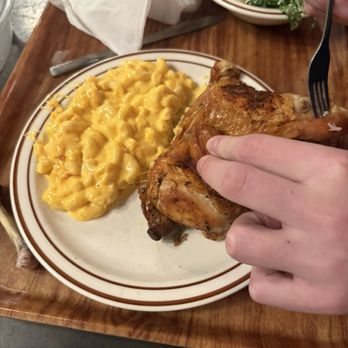 Harry's Hofbrau - Macaroni & Cheese and roasted chicken - American Near Me - San Leandro, California