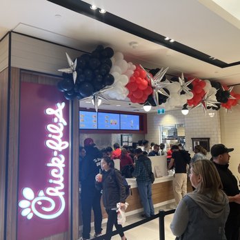 Chick-fil-A - Order counter - Fast Food Near Me - Toronto, Ontario
