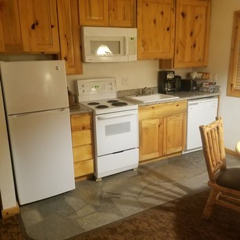 RedWolf Lakeside Lodge - Kitchen - Hotels Near Me - Kings Beach, California RedWolf Lakeside Lodge - Kitchen - Hotels Near Me - Kings Beach, California