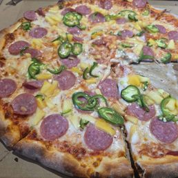 Excellent fresh hot pizza!  Fresh toppings!  Crispy crust. Not greasy. So tasty!