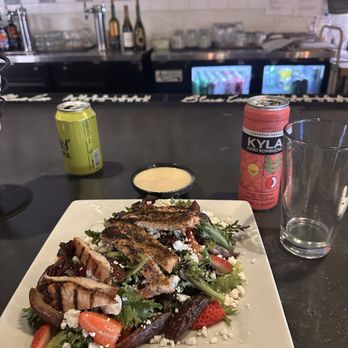 Spade And Spatula - Strawberry salad with chicken - Gastropubs Near Me - Blue Jay, California