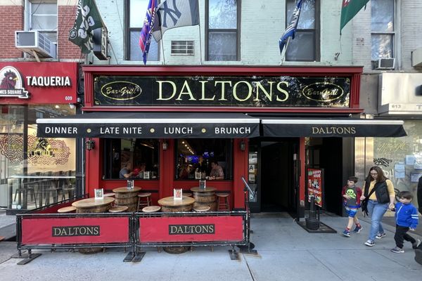Dalton's Bar & Grill by null