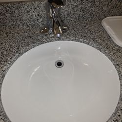 Holiday Inn Express & Suites Omaha South - Ralston Arena - No stopper in the sink.