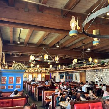 Pea Soup Andersen's Restaurant - Main dining area - American Near Me - Santa Nella, California