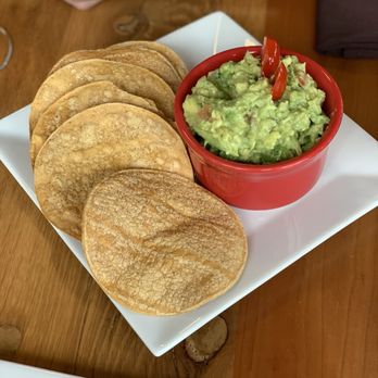 Ravens' Restaurant - Guacamole and chips instagram: jax.vegan.eats - Vegan Near Me - Mendocino, California Ravens' Restaurant - Guacamole and chips instagram: jax.vegan.eats - Vegan Near Me - Mendocino, California