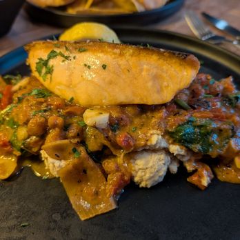 200 Social House - Catch of the day Salmon! Yum! - Gastropubs Near Me - Bernalillo, New Mexico