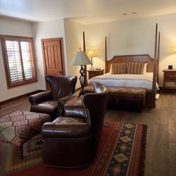 The Hermosa Inn - Huge (deluxe)room