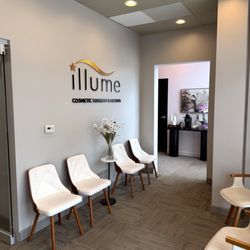 Illume Cosmetic Surgery & Medspa - Illume Franklin Lobby