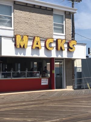 Mack's Pizza by null