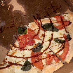 Caprese pizza