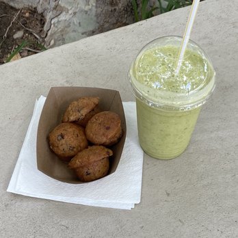 Fruitopia fruit bowls - Banana muffins with chocolate chips and The Best Green Smoothie - Coffee & Tea Near Me - Brentwood, California Fruitopia fruit bowls - Banana muffins with chocolate chips and The Best Green Smoothie - Coffee & Tea Near Me - Brentwood, California