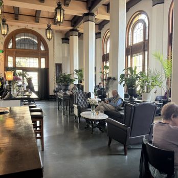 Piedmont Cafe - Lots of seating! - Coffee & Tea Near Me - Seattle, Washington