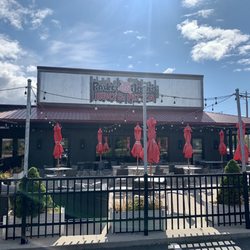 Parker John's BBQ & Pizza - Outdoor Seating