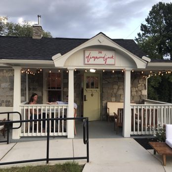 Diamond Jack Wine Bar - Outdoor patio seating area - Wine Bars Near Me - Maryville, Tennessee