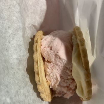 Peace Pie - Strawberry shortcake - Ice Cream & Frozen Yogurt Near Me - Cape May, New Jersey Peace Pie - Strawberry shortcake - Ice Cream & Frozen Yogurt Near Me - Cape May, New Jersey