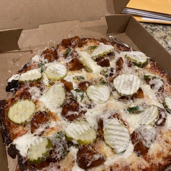Donatos Pizza - Hot Chicken Signature Pizzas  Cauliflower Crust - Pizza Near Me - Murfreesboro, Tennessee