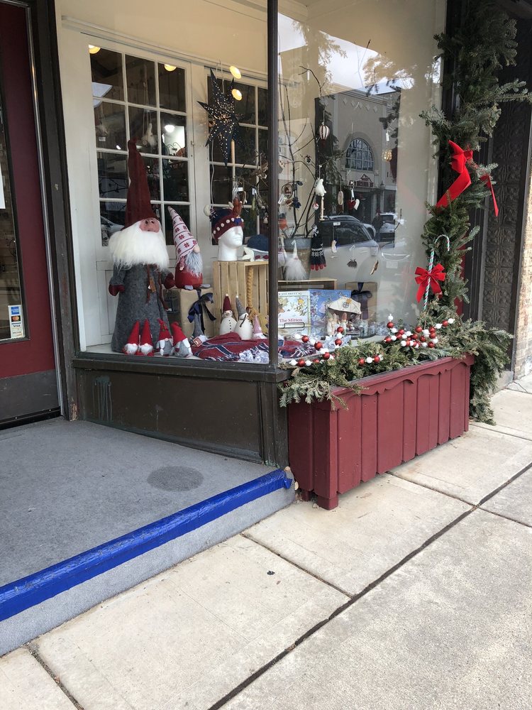 NORDIC NOOK Updated September 2024 47 Photos 176 W Main St