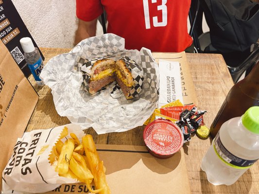 T.T. Burger Arpoador by null