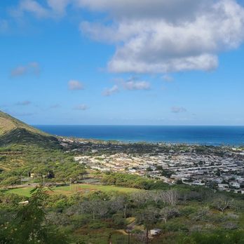 Koko Crater Trail - Gorgeous views of the shoreline - Hiking Near Me - Honolulu, Hawaii Koko Crater Trail - Gorgeous views of the shoreline - Hiking Near Me - Honolulu, Hawaii