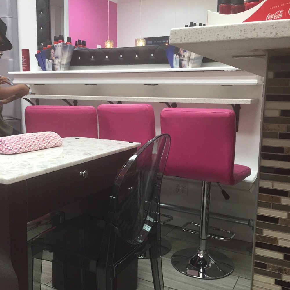 Fuchsia Beauty Lounge - Part of the decor - Nail Salons Near Me - Jackson Heights, New York