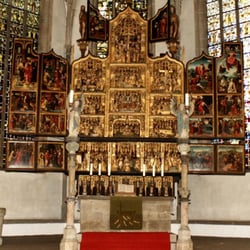 St. Viktor - Der Altar in St. Viktor zu Schwerte, auch die unterste Reihe ist zu sehen