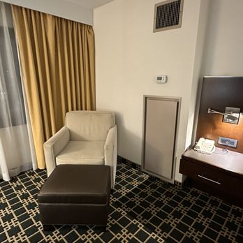 DoubleTree by Hilton Hotel Fort Lee - George Washington Bridge - Room 1510 - Hotels Near Me - Fort Lee, New Jersey