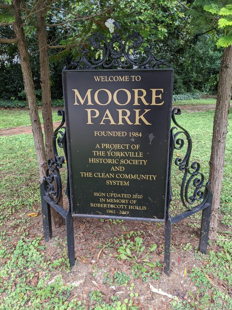 Moore Park Logo