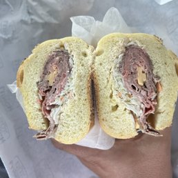 Roast Beef, American, Cole Slaw and Horseradish... WHERES THE ROAST BEEF!? Are you kidding me!? Roast Beef, American, Cole Slaw and Horseradish... WHERES THE ROAST BEEF!? Are you kidding me!?