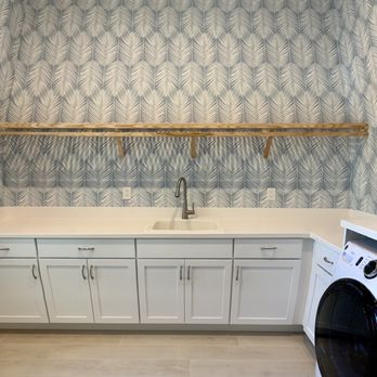 Sand & Fog Design - a laundry room with a washer and dryer - Interior Design Near Me Sand & Fog Design - a laundry room with a washer and dryer - Interior Design Near Me