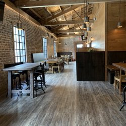 Bumpa’s - Dining area