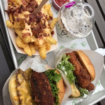 Shake Shack Garden State Plaza - Burgers Near Me - Paramus, New Jersey Shake Shack Garden State Plaza - Burgers Near Me - Paramus, New Jersey