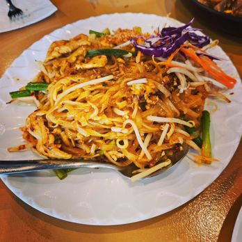 Siam Station - Pad Thai with chicken - Thai Near Me - Diamond Bar, California Siam Station - Pad Thai with chicken - Thai Near Me - Diamond Bar, California