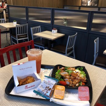 Chick-fil-A - Clean and bright dining area - Fast Food Near Me - Vancouver, Washington