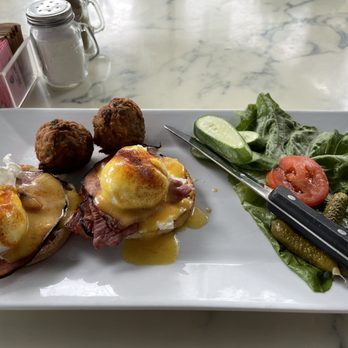 Blue Daisy - Eggs Benedict with ham - Creperies Near Me - Santa Monica, California Blue Daisy - Eggs Benedict with ham - Creperies Near Me - Santa Monica, California