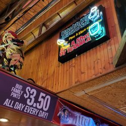 Macado's - Good prices on beer