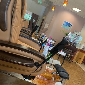 Natural Nail Salon - COVID friendly accommodations in their salon - Nail Salons Near Me - Glen Ellyn, Illinois