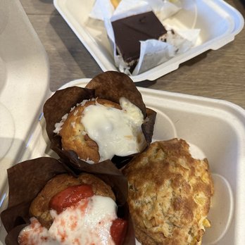 Java Kai Kauai - Lilikoi Bar, Espresso Brownie, Strawberry Muffin, Coconut Muffin & Mango Scone - Breakfast & Brunch Near Me - Kapaa, Hawaii
