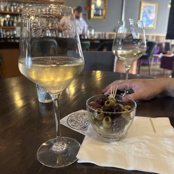 Bar Vin Wine & Spirits - Wine Bars Near Me - Hermann, Missouri