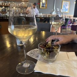 Bar Vin Wine & Spirits